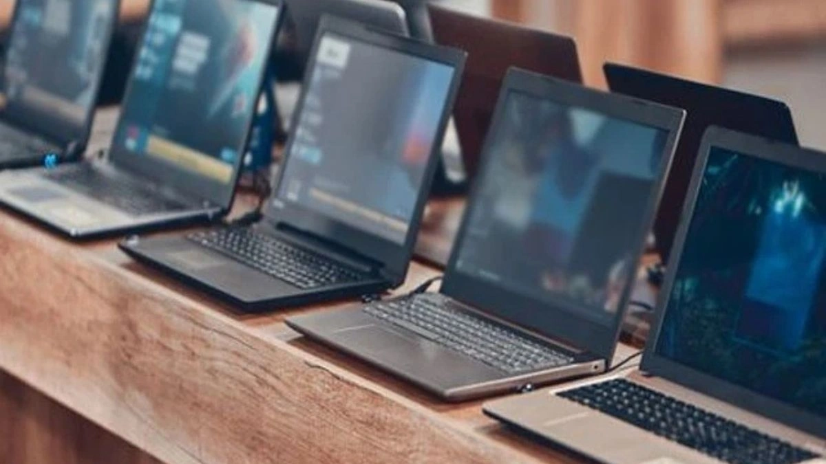 KP Govt Launches Laptop Scheme for Visually Impaired Students